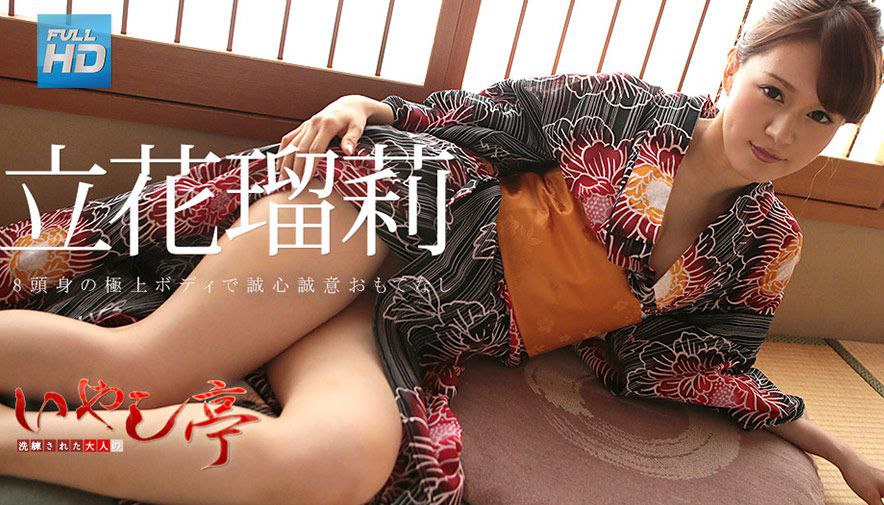 冷艳又有点可爱的护士服小姐姐美腿丝袜 这腿能玩一年